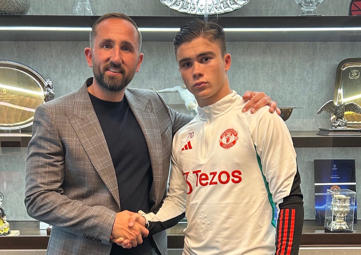 Official: Manchester United signs 16-year-old England left guard Harry Armas